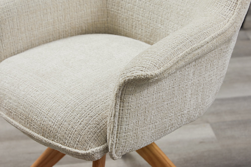 Drehstuhl Uppsala drehbar 180° beige Chenille-Stoff mit Armlehnen und Eiche Timber Beine - Bild 4